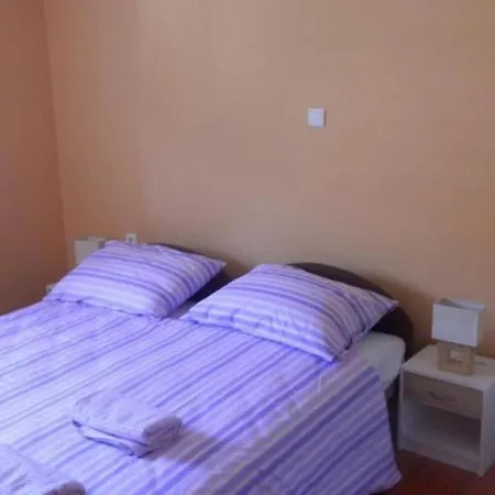 圣里亚托公寓 * 耶尔萨